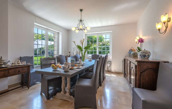 Petit déjeuner dans la salle à manger